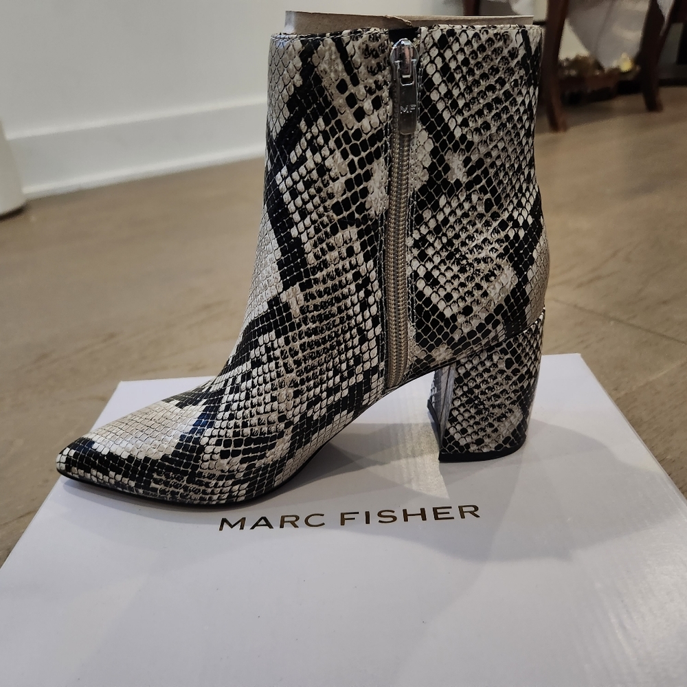 Marc Fisher Blk Mult-Leather